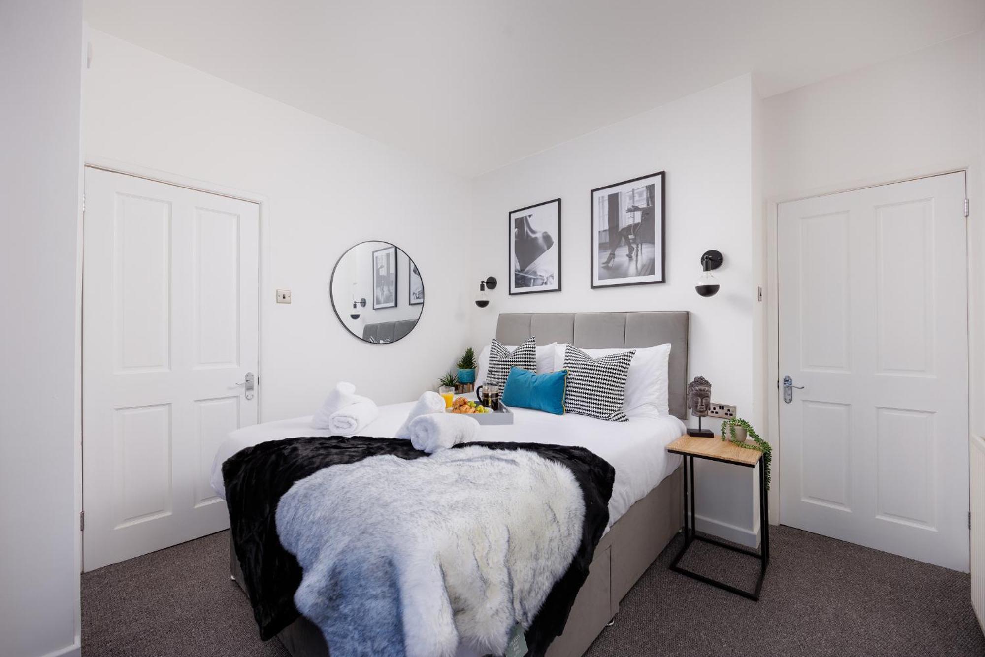 Boujis Central Plymouth Apartment - Sleeps 4 - Habita Property Exteriér fotografie