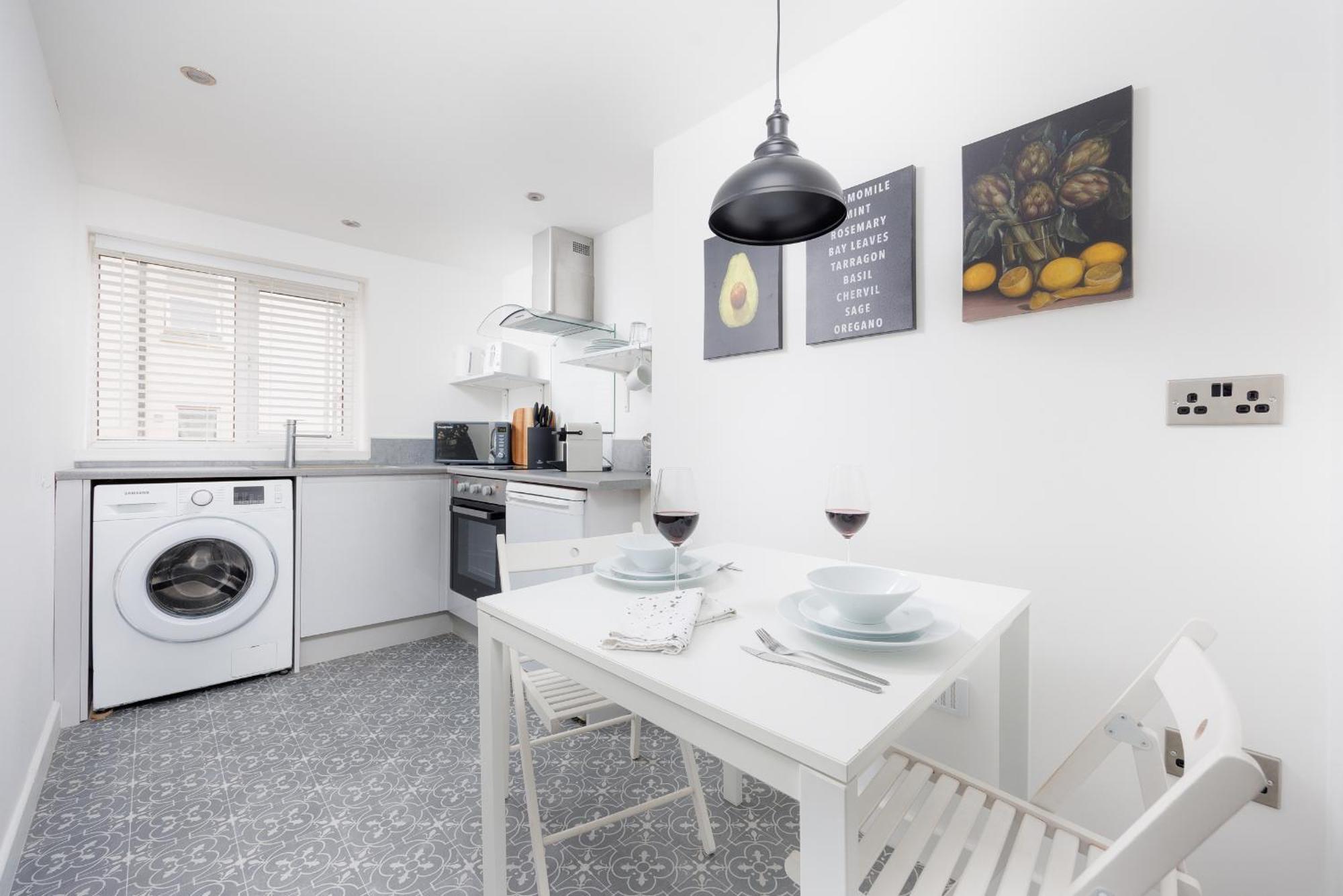 Boujis Central Plymouth Apartment - Sleeps 4 - Habita Property Exteriér fotografie