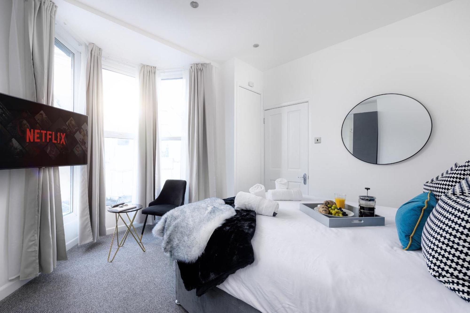 Boujis Central Plymouth Apartment - Sleeps 4 - Habita Property Exteriér fotografie